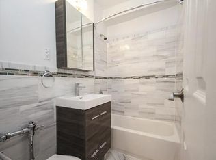 3722 147th St APT 1, Flushing, NY 11354