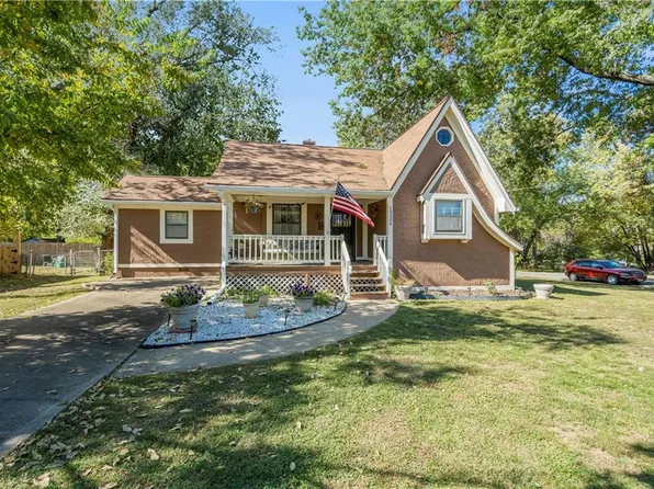 13300 Parker Ave, Grandview, MO 64030