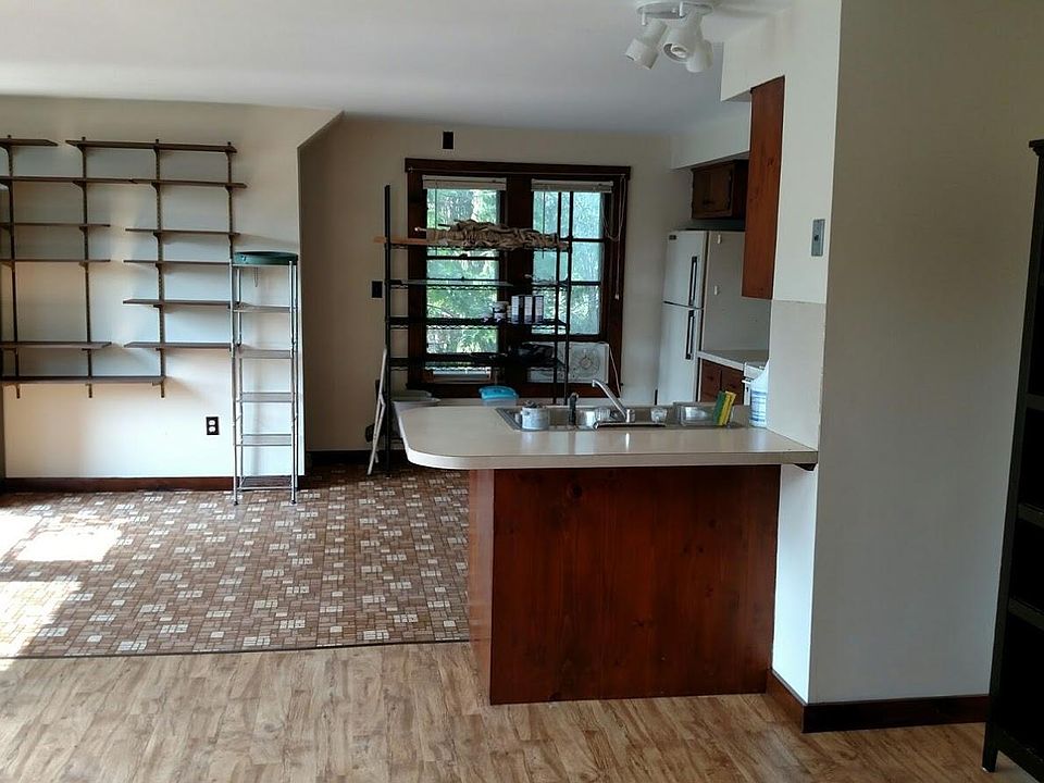 Veiw from the entry door into the apartment.