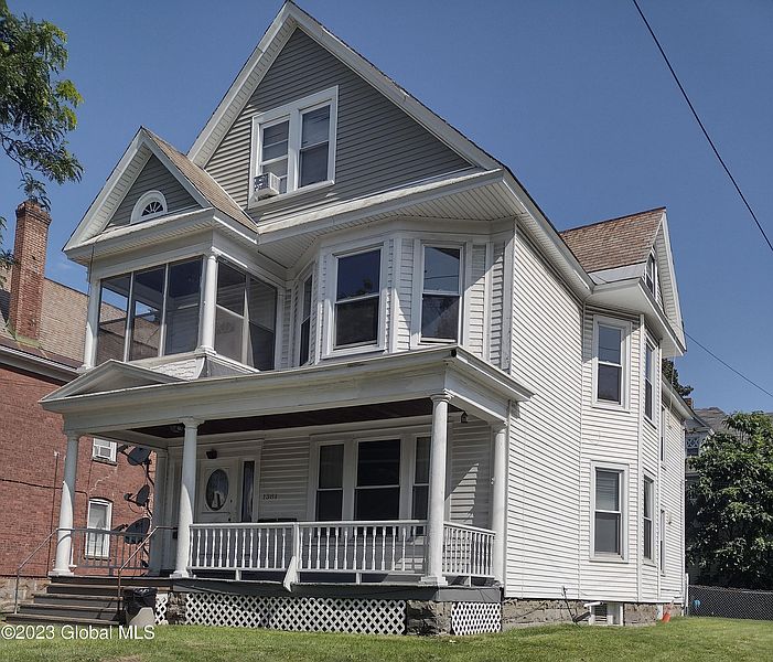 3rd image of 1381 Union Street