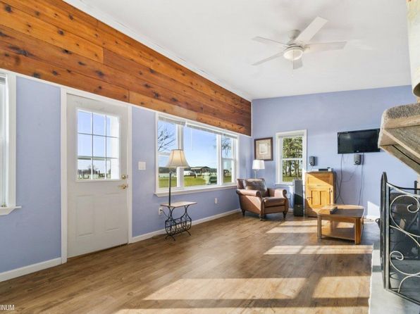 3130 S Channel Dr, Harsens Island, MI 48028