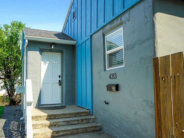 4213 W Clark St — Photo 3