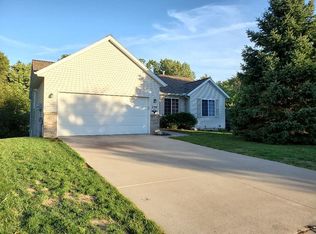 230 Glenarbor Dr NE, Rockford, MI 49341