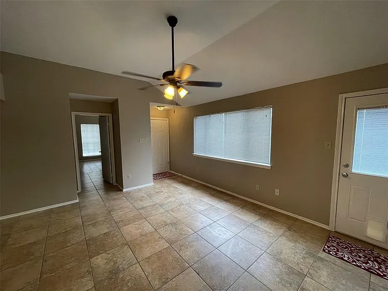 830 Mica Ln — Photo 3