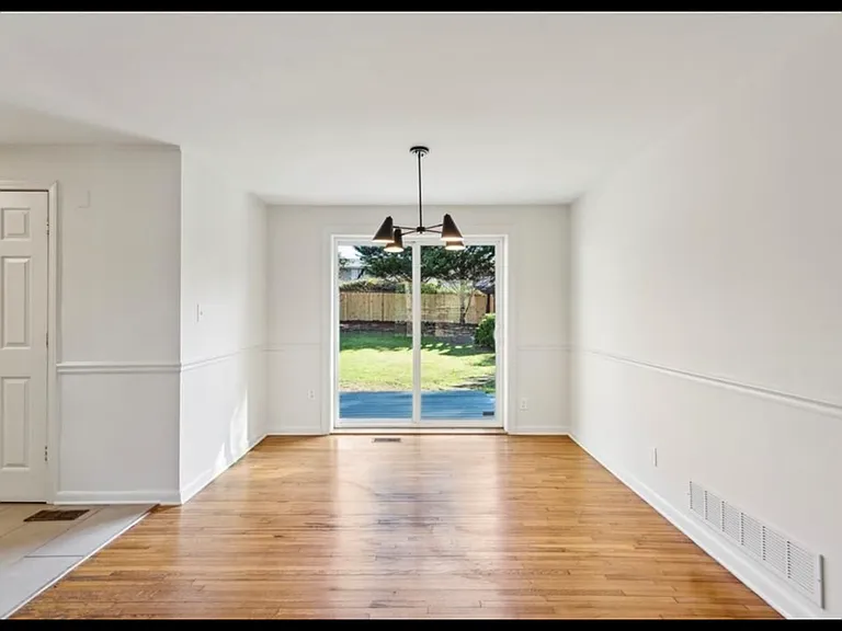 2474 Warwick Cir NE — Photo 11