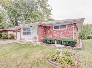 16 S Embassy Dr, Fairview Heights, IL 62208