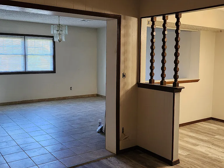 600 Fairfax Dr — Photo 2