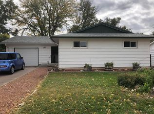 32 Scotland Rd, Pueblo, CO 81001