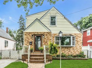 20 Spring Garden St, Valley Stream, NY 11580