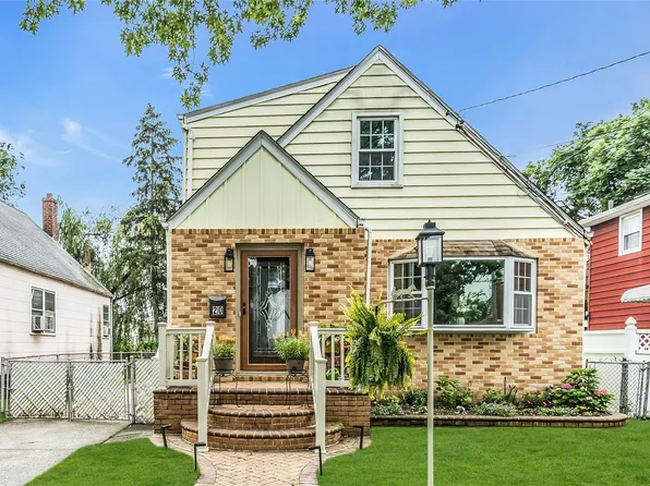 20 Spring Garden Street, Valley Stream, NY 11580