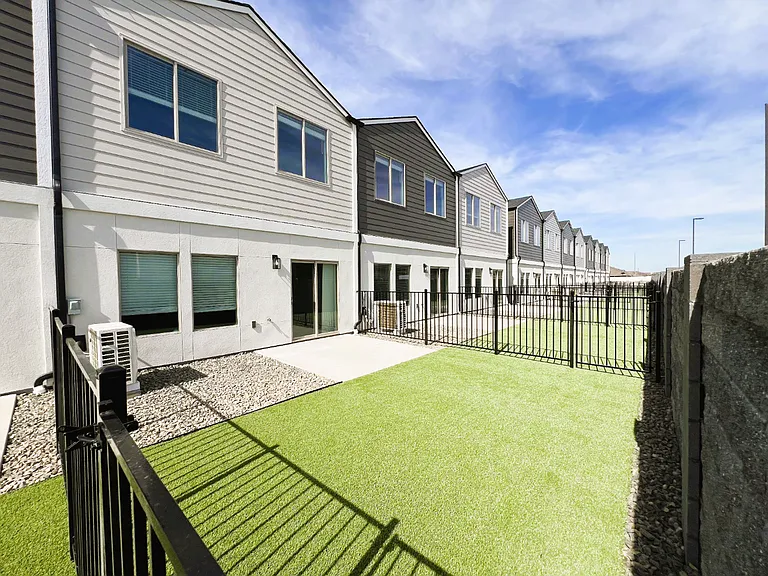 Vintage Park Townhomes — Photo 23