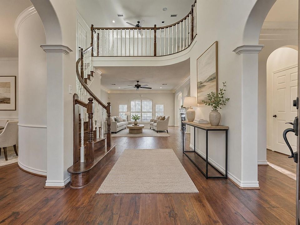 1st image of 147 Sunnyvale W