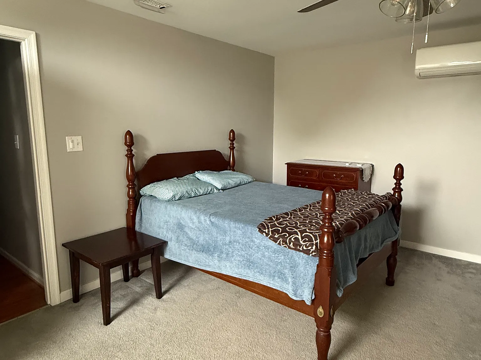 4 bed, 2360 sqft, $1,000 — Photo 4