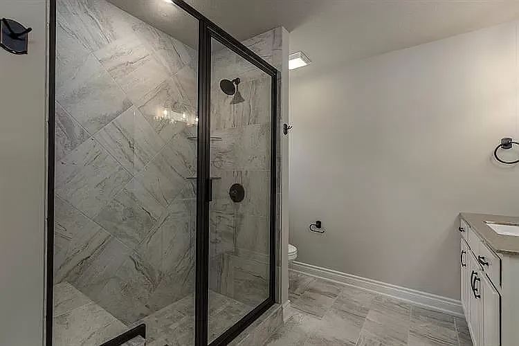 1905 Kenilworth Dr — Photo 11
