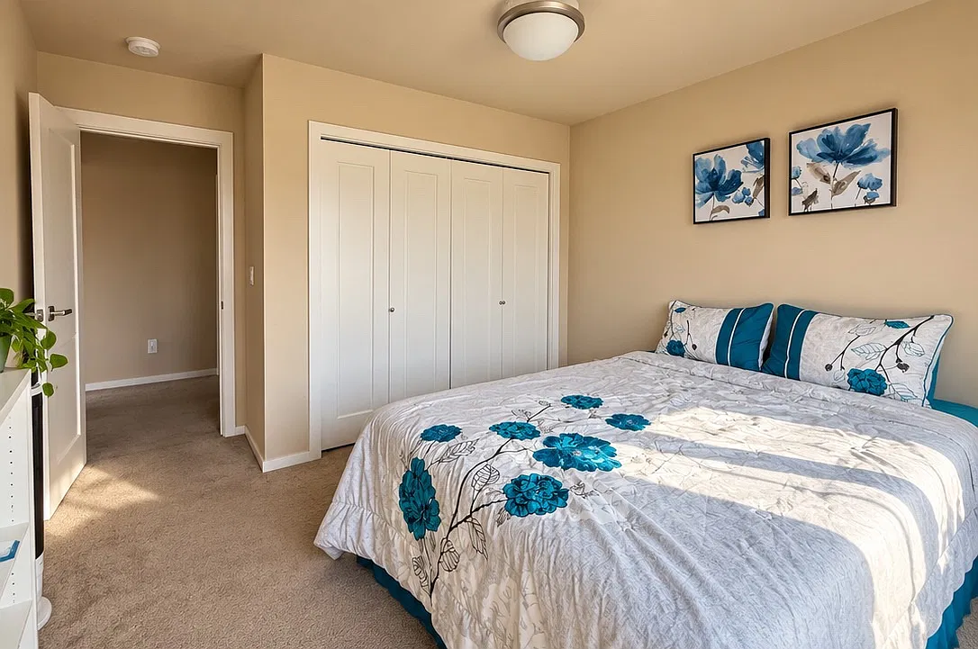 4 bed, 2.5 bath, 2858 sqft, $1,100 — Photo 2