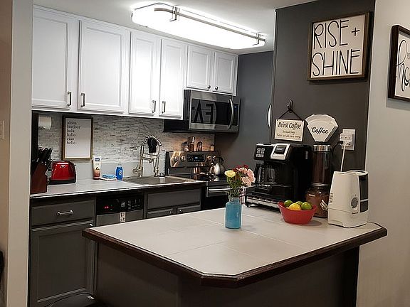 2nd image of 1482 Empire Ave #101