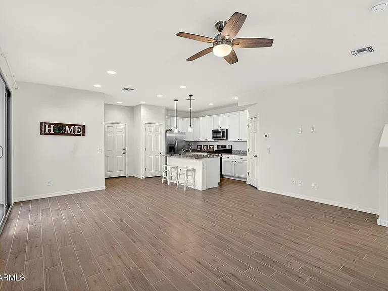 Living room/kitchen