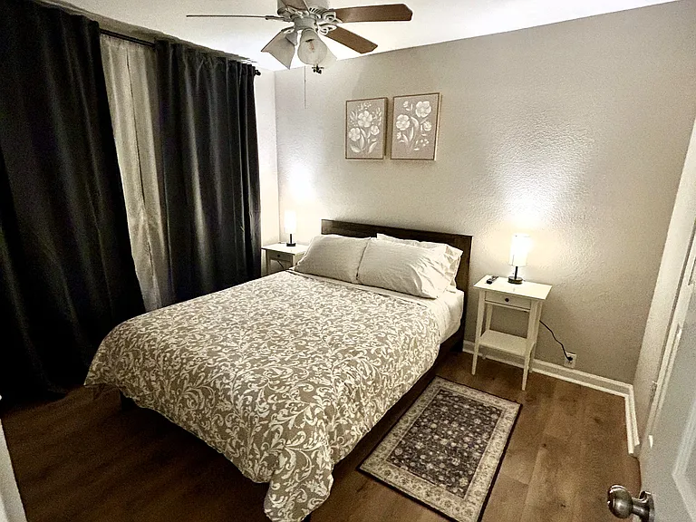 Secondary bedroom - Queen size bed