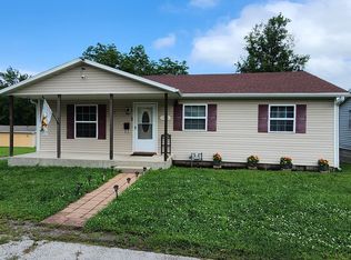 1438 James St, Carthage, MO 64836