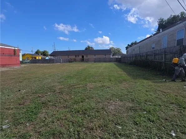 8827 Olive St, New Orleans, LA 70118