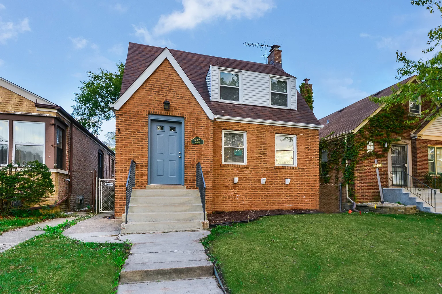 14305 S La Salle St photo 1