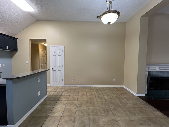 4th image of 949 Autumn Ridge Rd