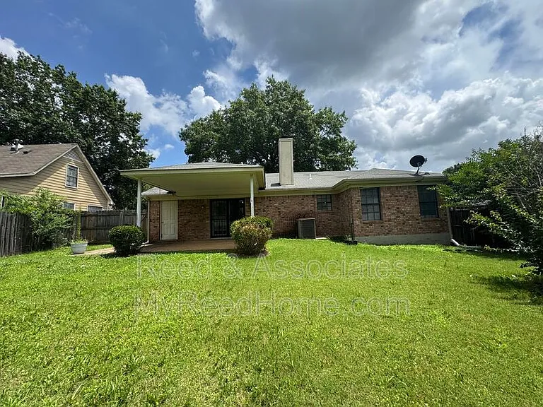 4811 Barkshire Dr — Photo 11
