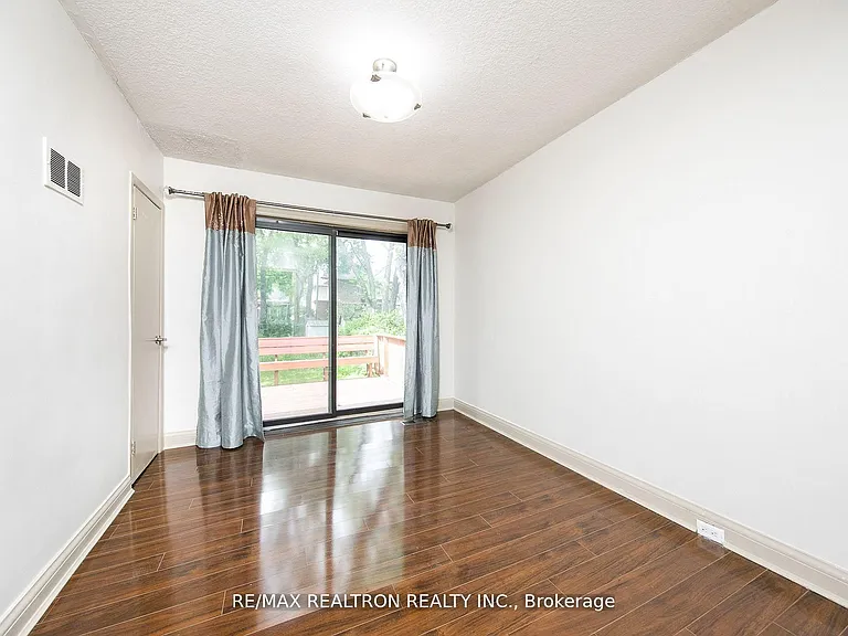24 Highland Park Blvd — Photo 12