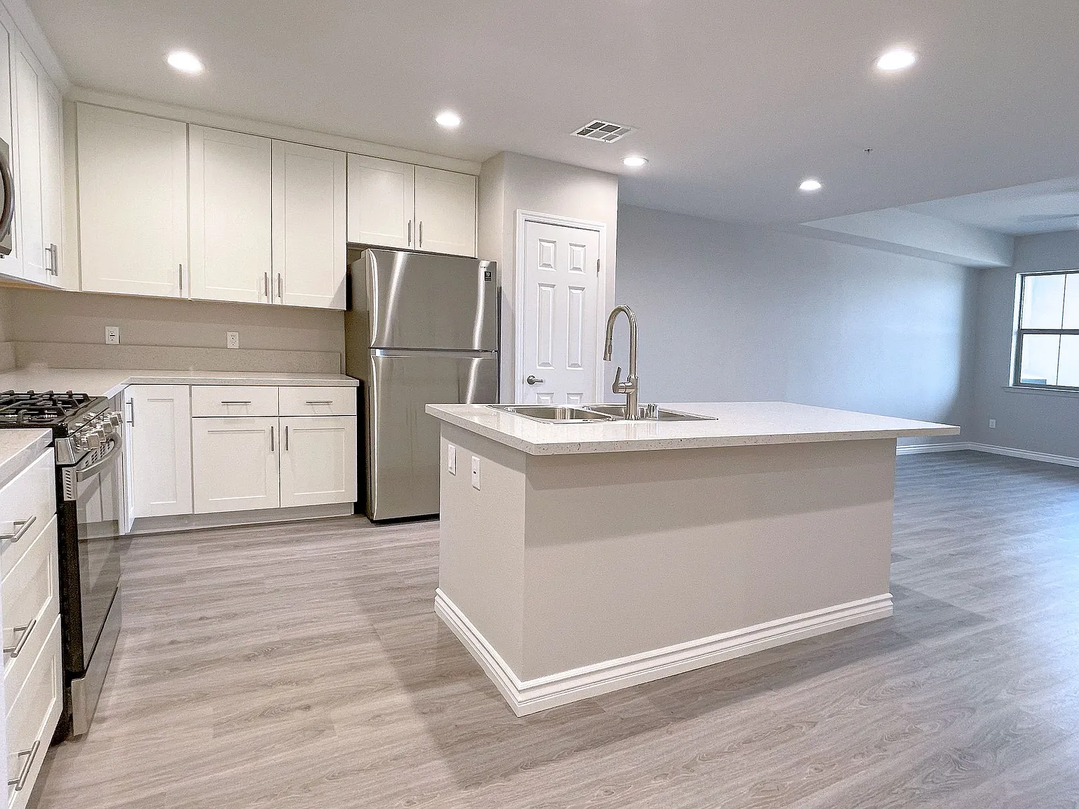 Centerpointe at Market Apartments - 3145 Market Street Riverside CA 92501 — Photo 3