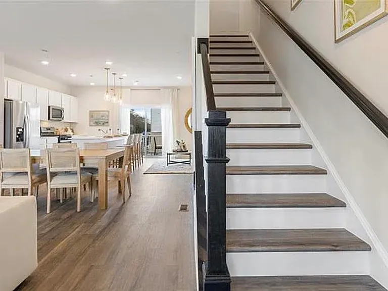 45 Northside Ct — Photo 1