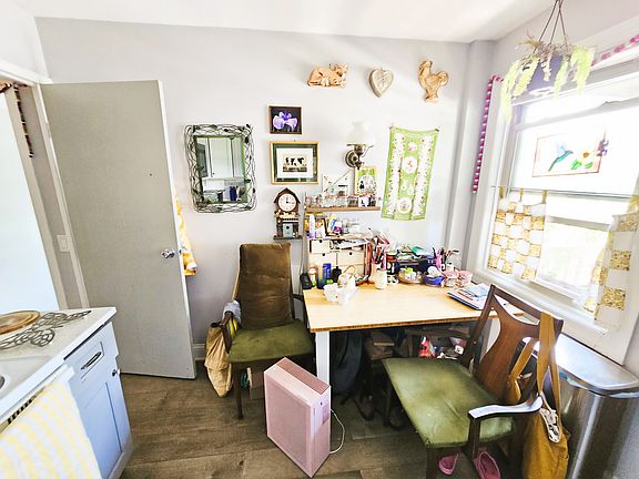 3rd image of 2115-2123 W Farragut Ave #4d63d80e7
