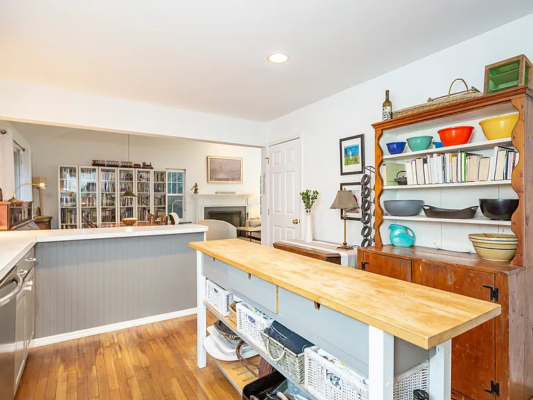 98 Thomas Ave — Photo 7