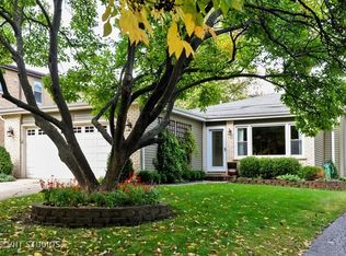 408 Meadow Ln, Libertyville, IL