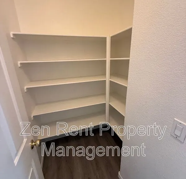3102 W Belle Ave — Photo 6