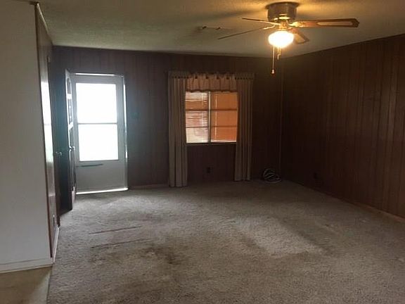 3rd image of 105 N Melanie Dr