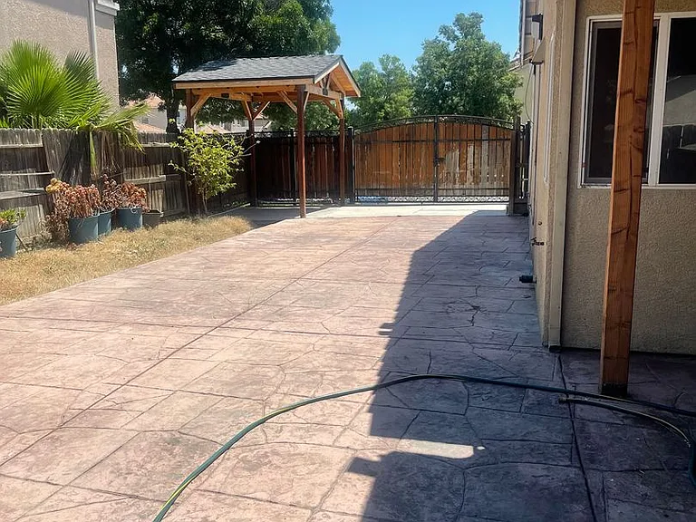 425 San Fernando St — Photo 17