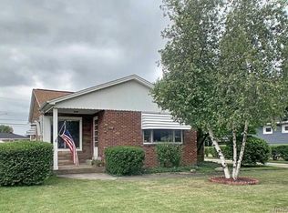 110 Emerson Dr, Amherst, NY 14226
