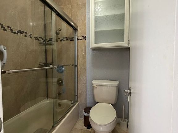 4th image of 906 S Mountain Ave APT A