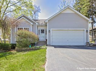 119 Eagle Point Rd, Fox Lake, IL 60020