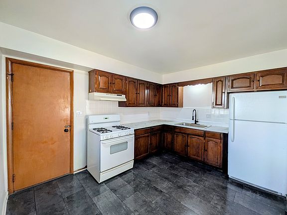 5th image of 1212 Lexington Way APT 1