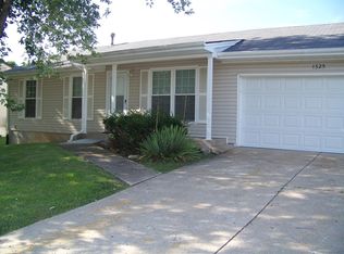 1325 Half Moon Dr, O'Fallon, MO 63366