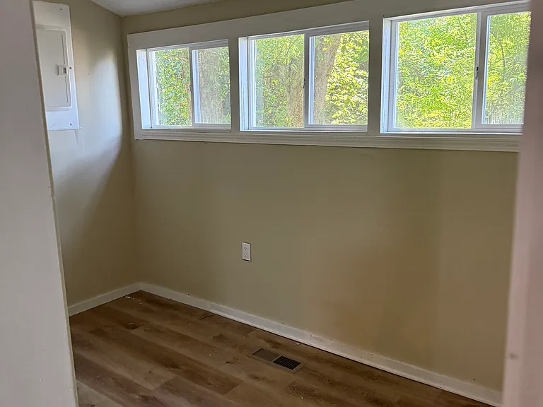 1013 Stewart St — Photo 2