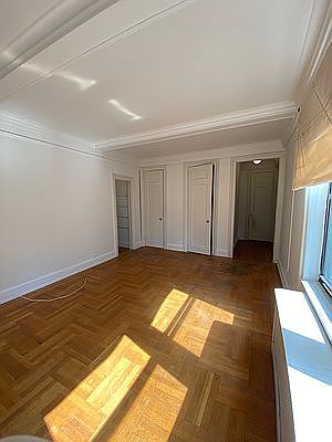 4th image of 105 E 63rd St #8C