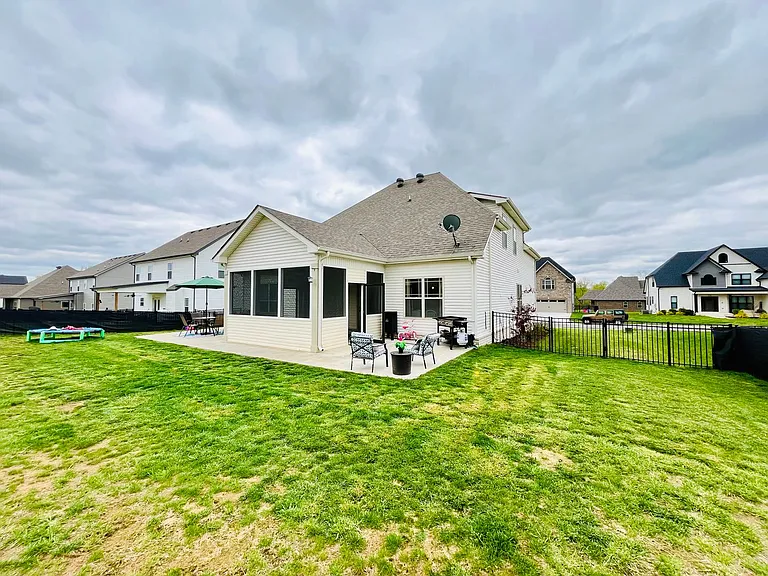 445 Crestwicke Ct — Photo 32