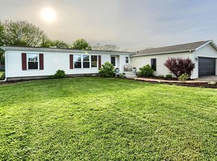 3895 S Viking Dr, Mentone, IN 46539