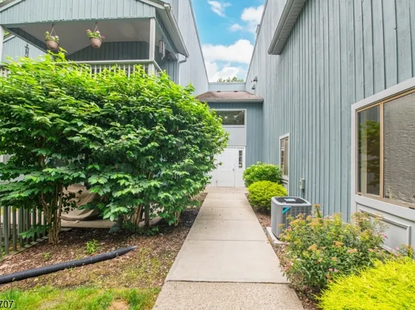 15 Drake Ln, Roxbury Twp., NJ 07852