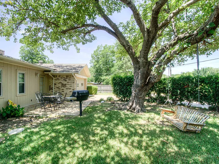 530 Lawnmeadow Dr — Photo 4