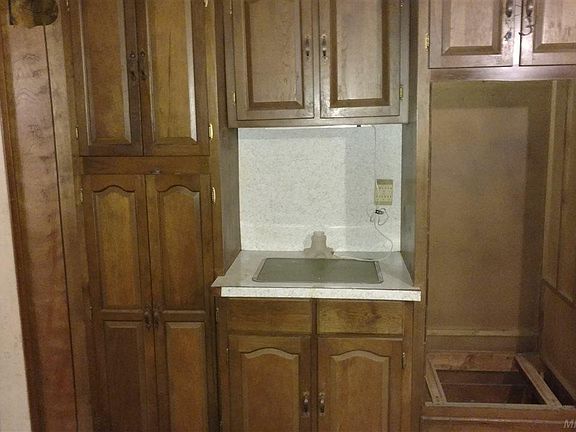4th image of 15555 Evergreen Ave