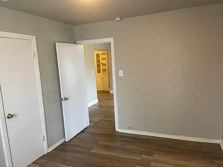 1011 S Van Buren St — Photo 17