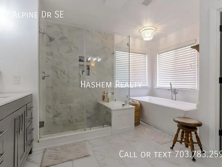 207 Alpine Dr SE — Photo 16